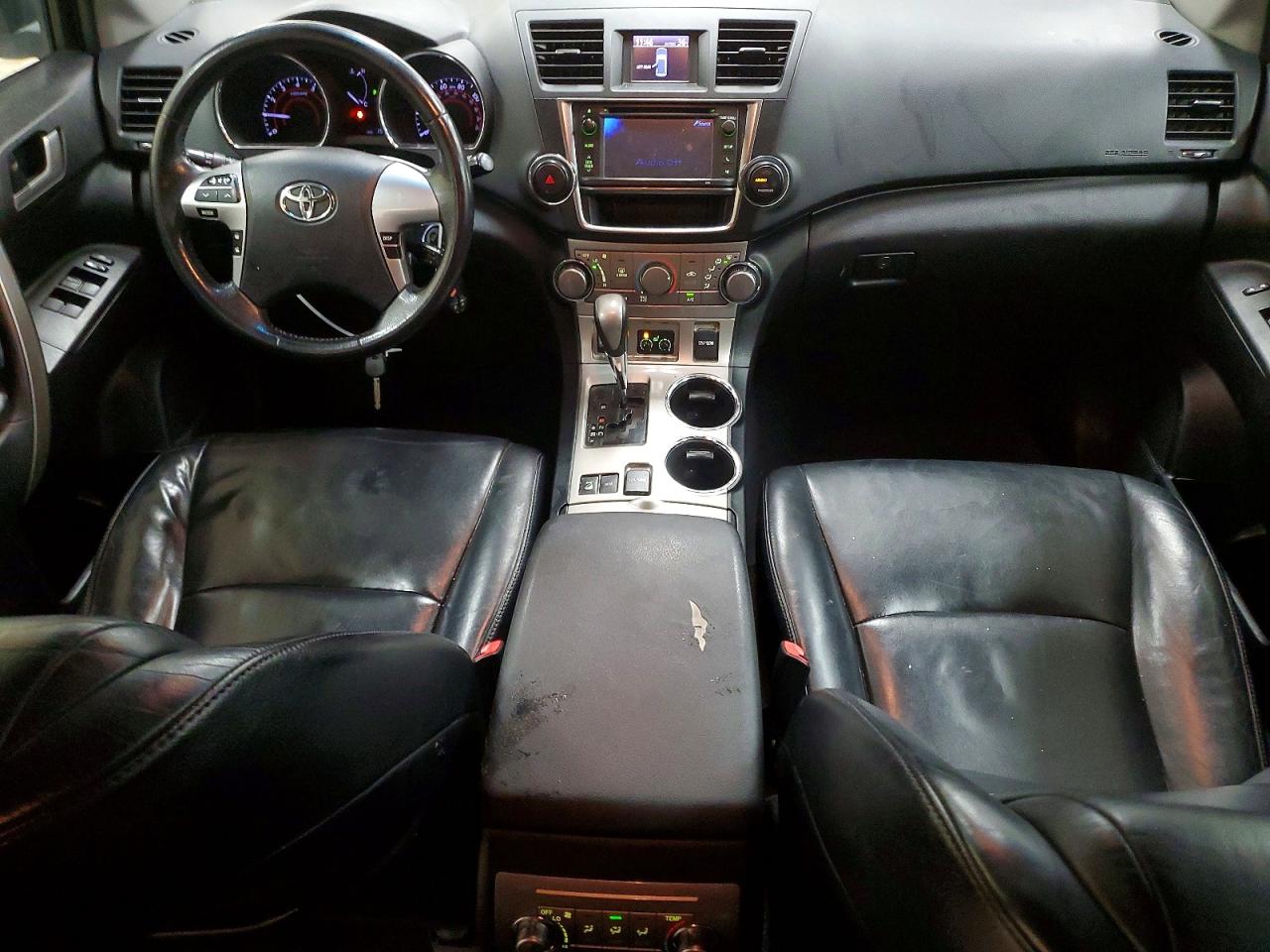 2013 TOYOTA HIGHLANDER SE photo 22
