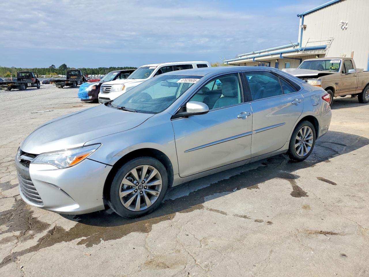 2016 TOYOTA CAMRY