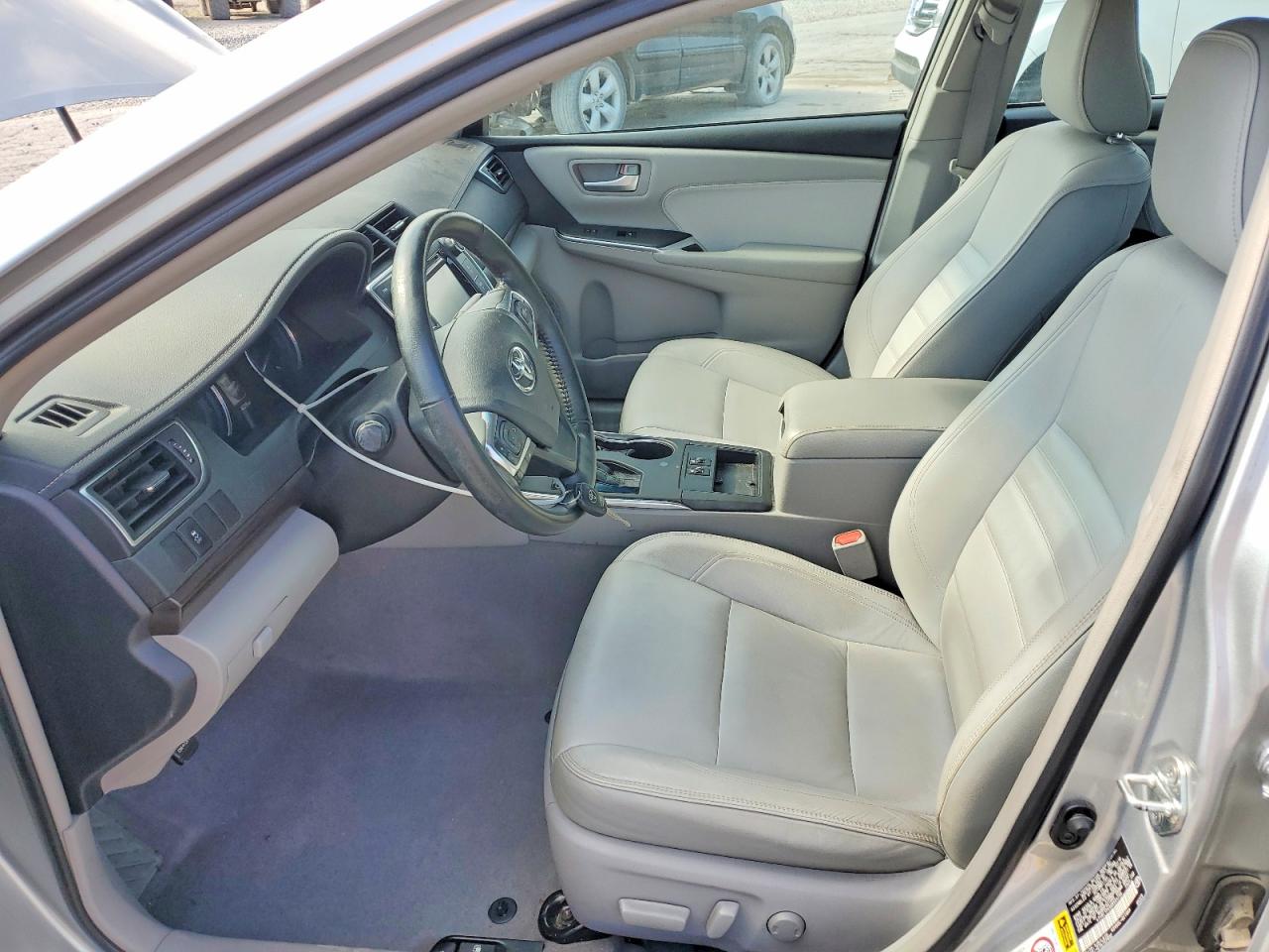 2016 TOYOTA CAMRY XLE photo 7