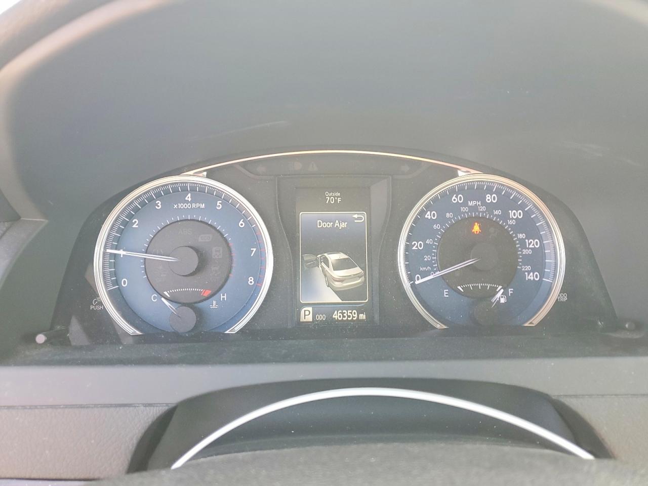 2016 TOYOTA CAMRY XLE photo 9