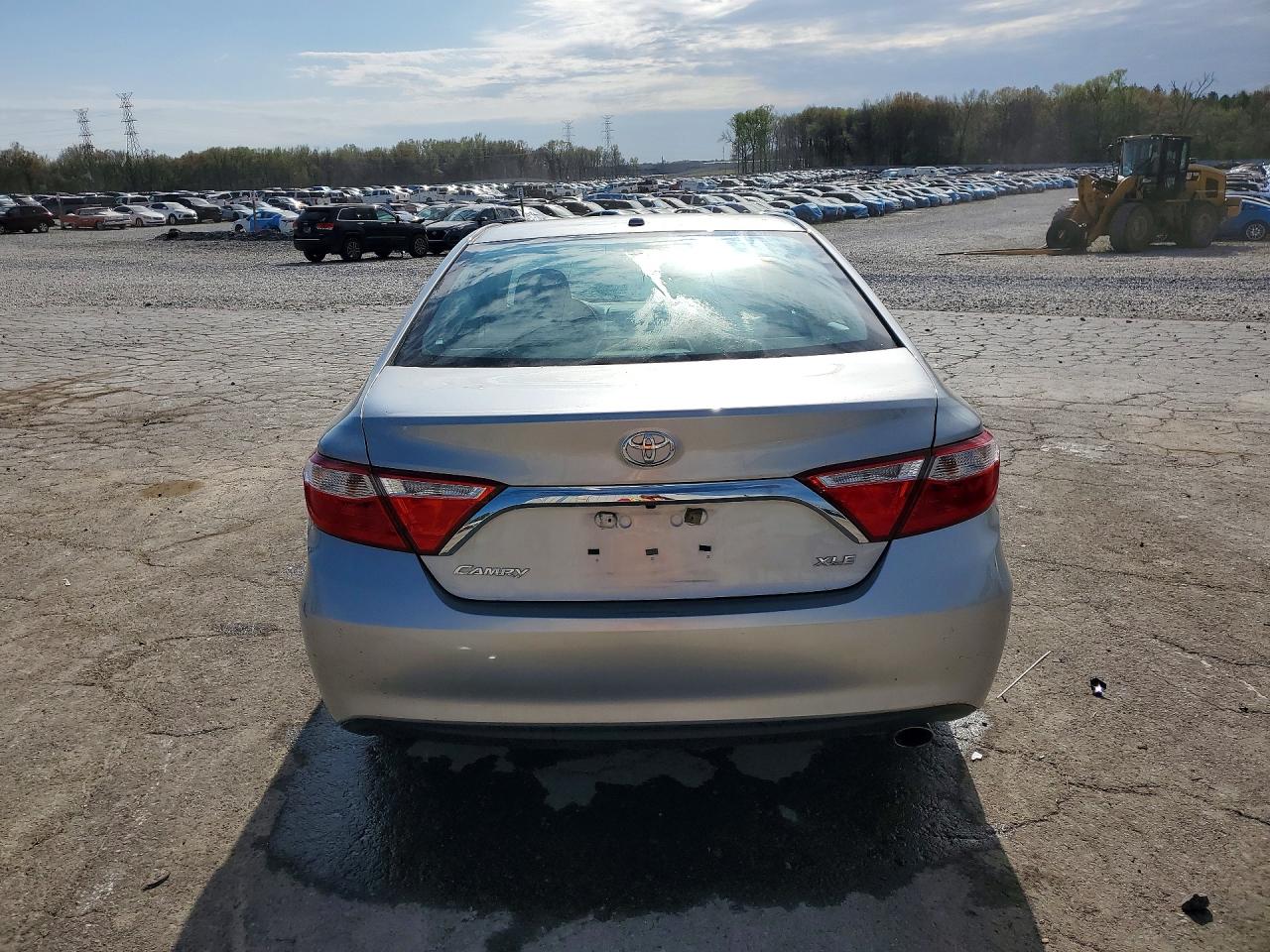 2016 TOYOTA CAMRY XLE photo 6