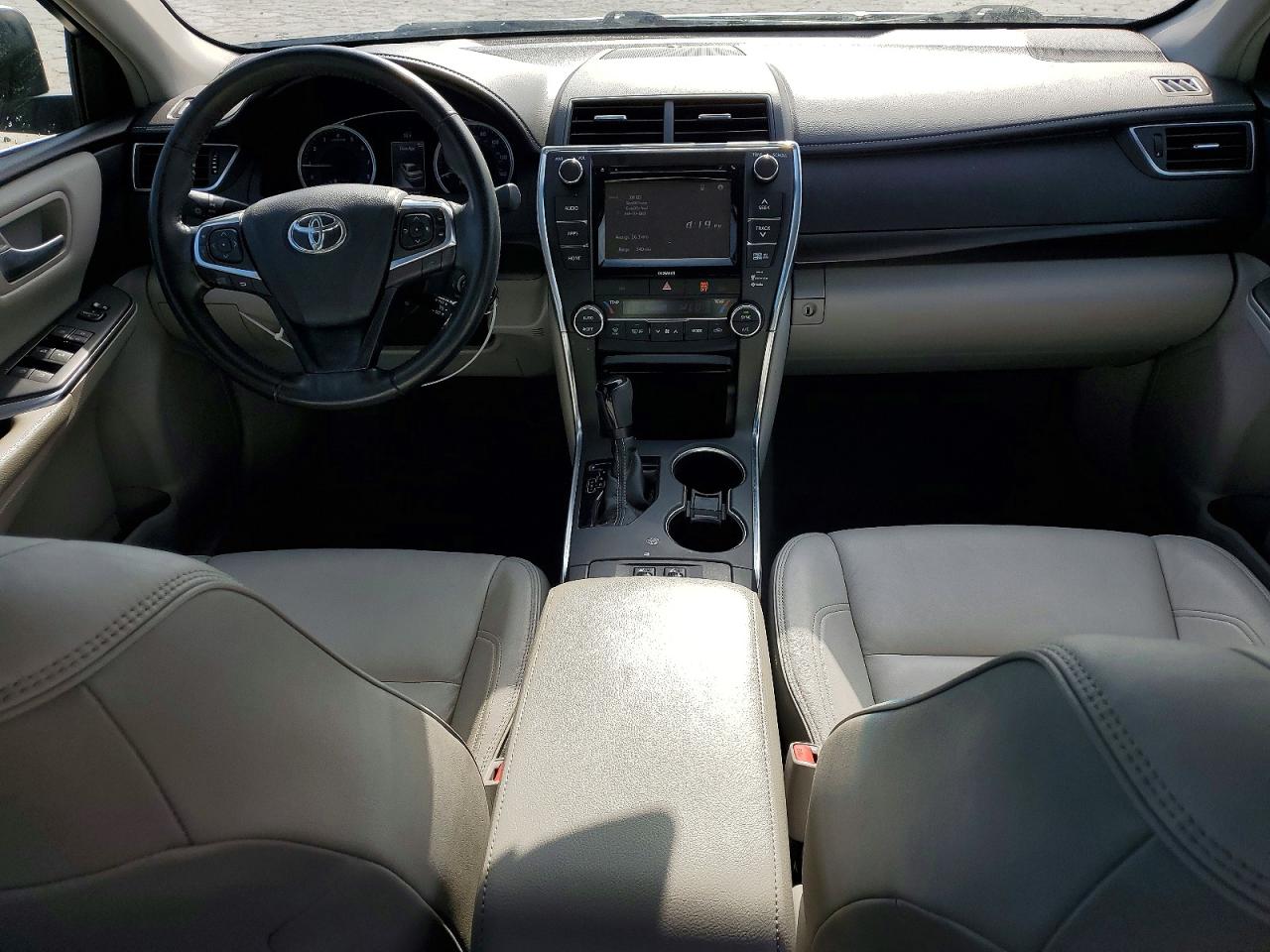 2016 TOYOTA CAMRY XLE photo 8