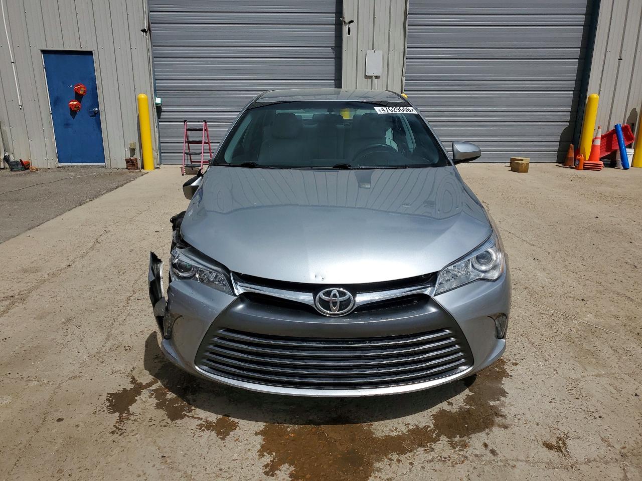 2016 TOYOTA CAMRY XLE photo 5