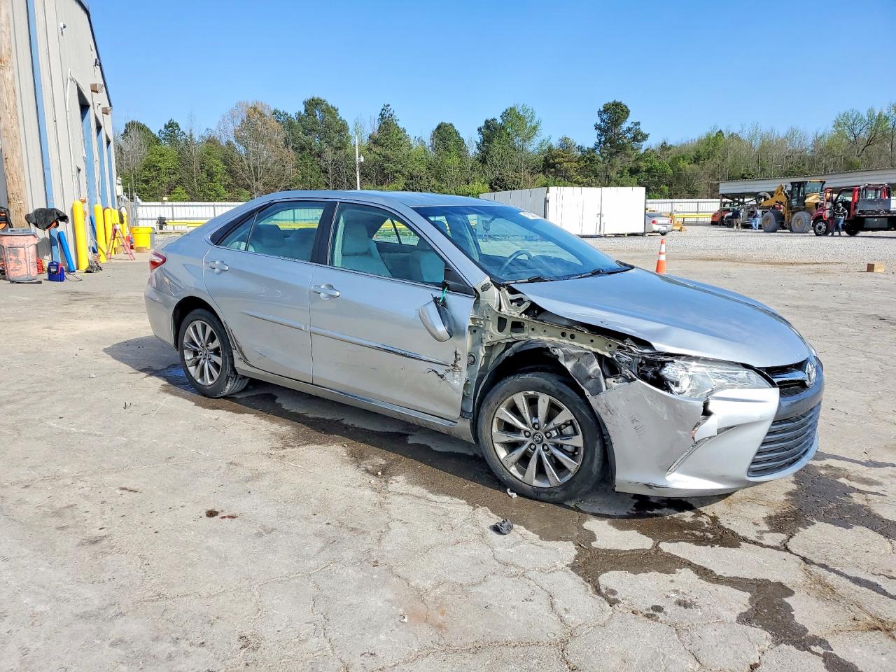 2016 TOYOTA CAMRY XLE photo 4