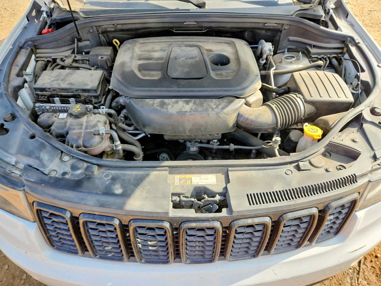 2020 JEEP GRAND CHEROKEE LAREDO photo 23