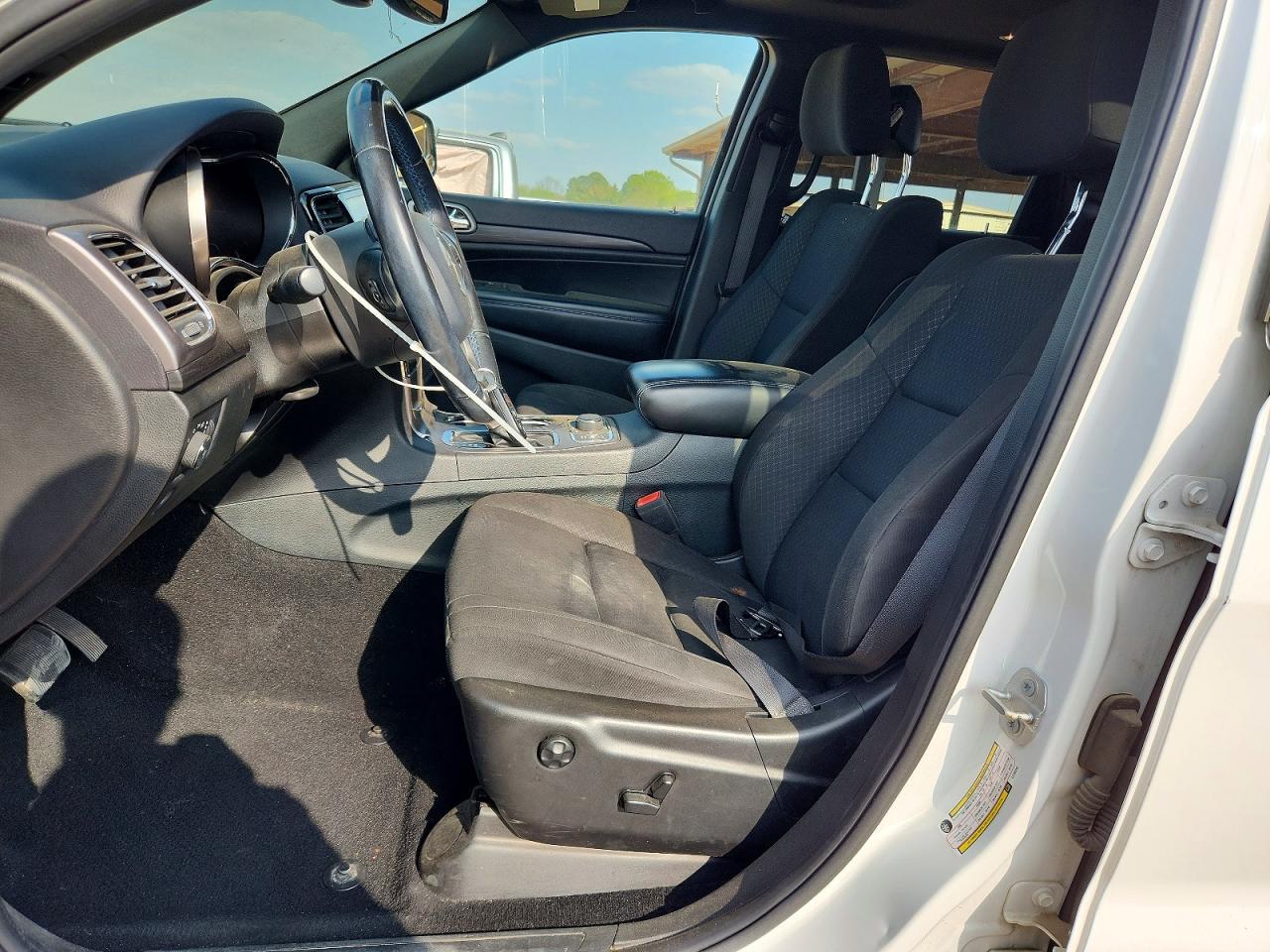 2020 JEEP GRAND CHEROKEE LAREDO photo 13