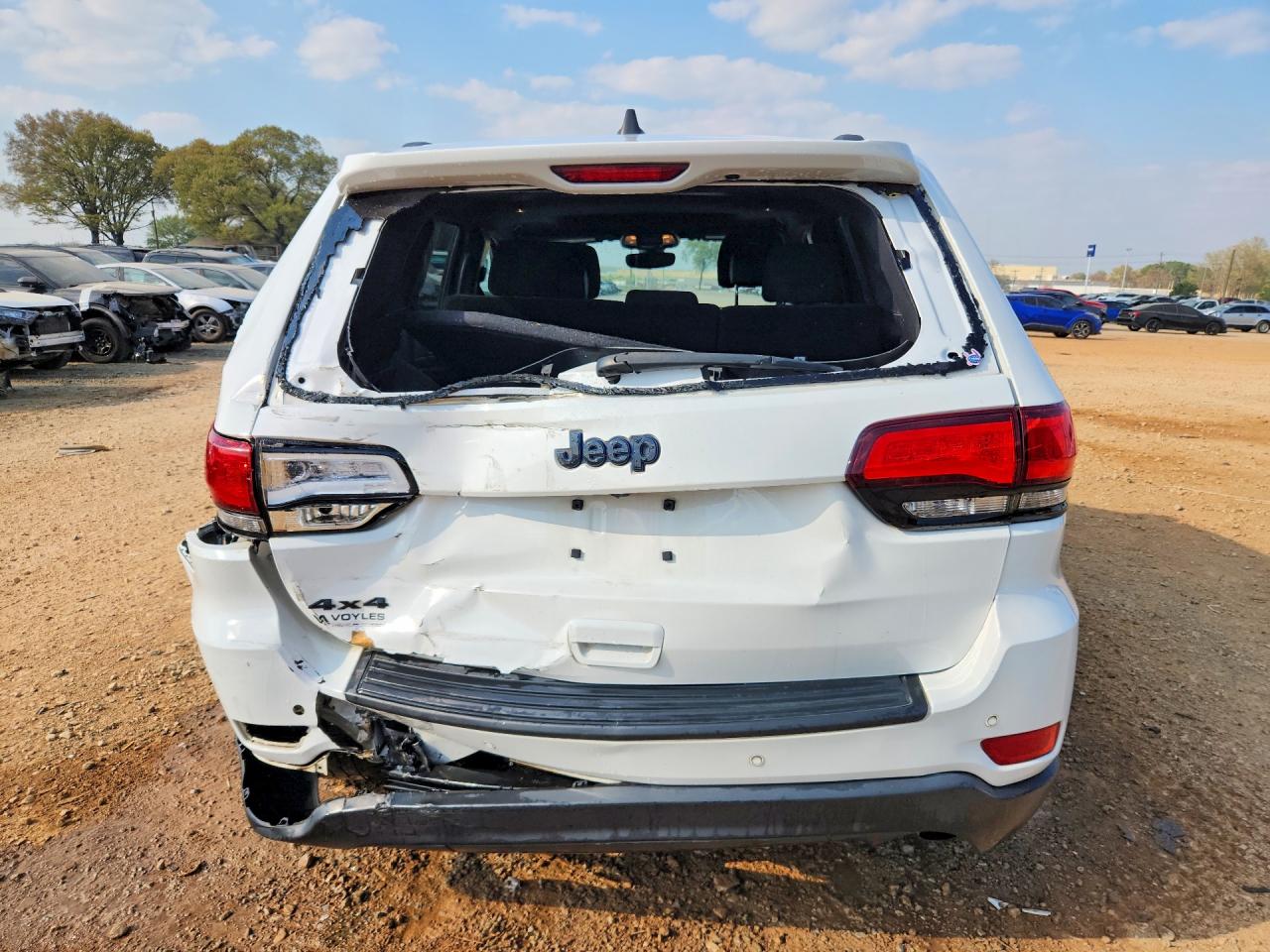 2020 JEEP GRAND CHEROKEE LAREDO photo 11