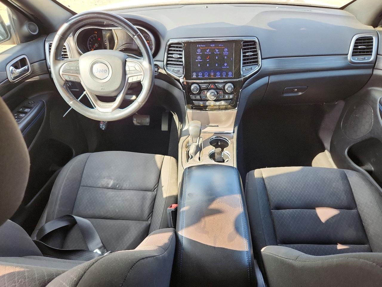 2020 JEEP GRAND CHEROKEE LAREDO photo 15