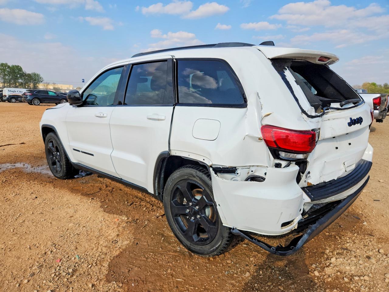 2020 JEEP GRAND CHEROKEE LAREDO photo 3