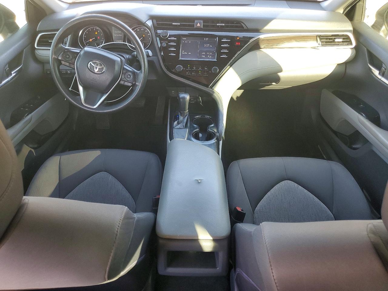2018 TOYOTA CAMRY LE photo 15