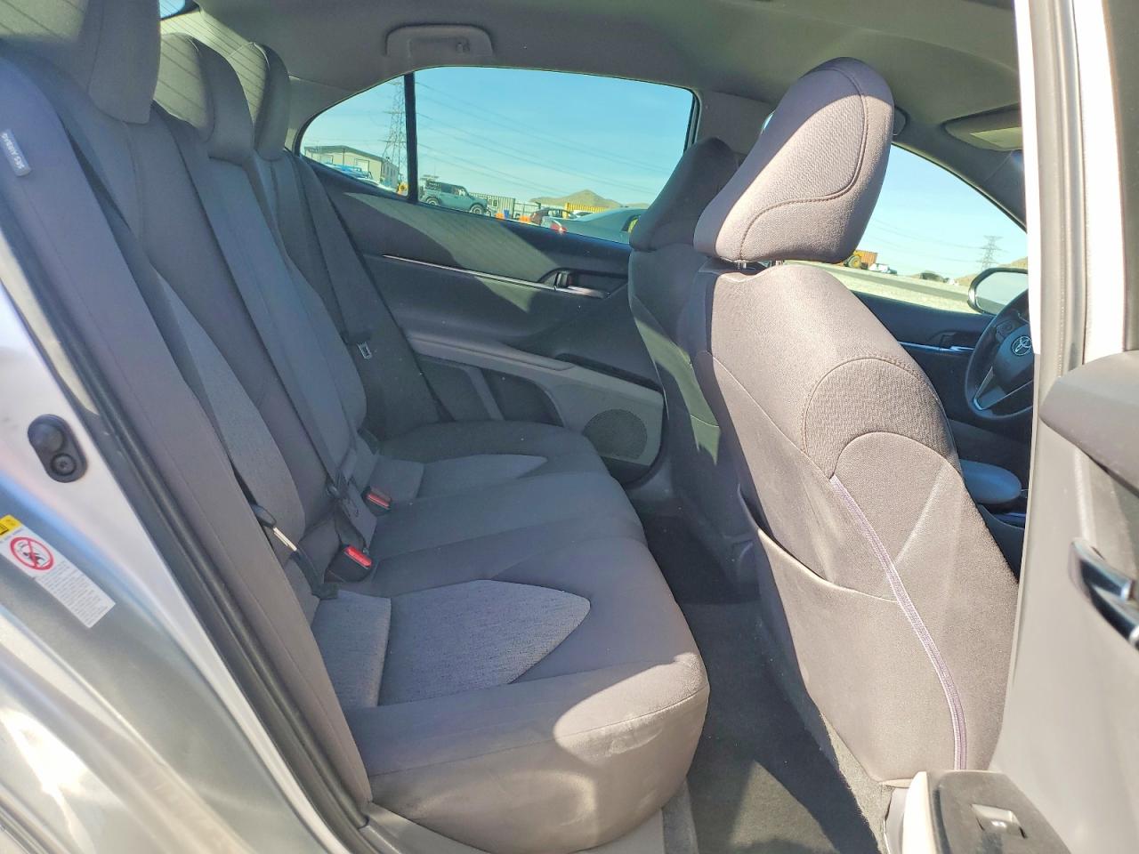 2018 TOYOTA CAMRY LE photo 19