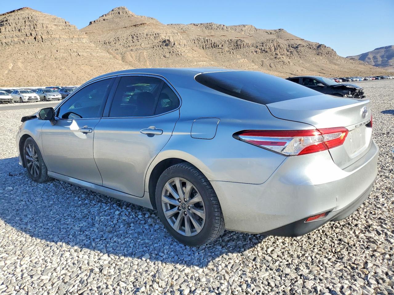 2018 TOYOTA CAMRY LE photo 3