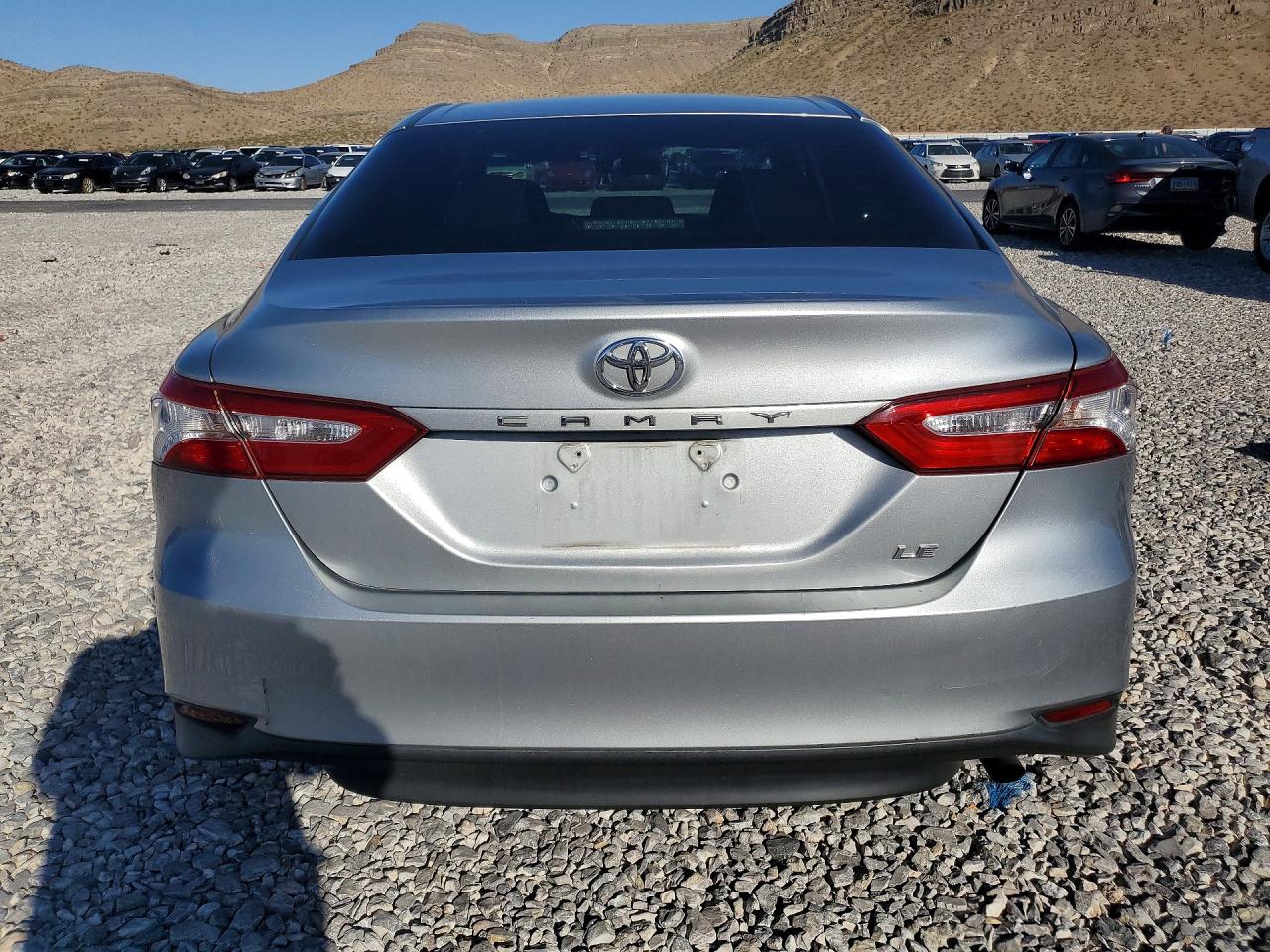2018 TOYOTA CAMRY LE photo 11