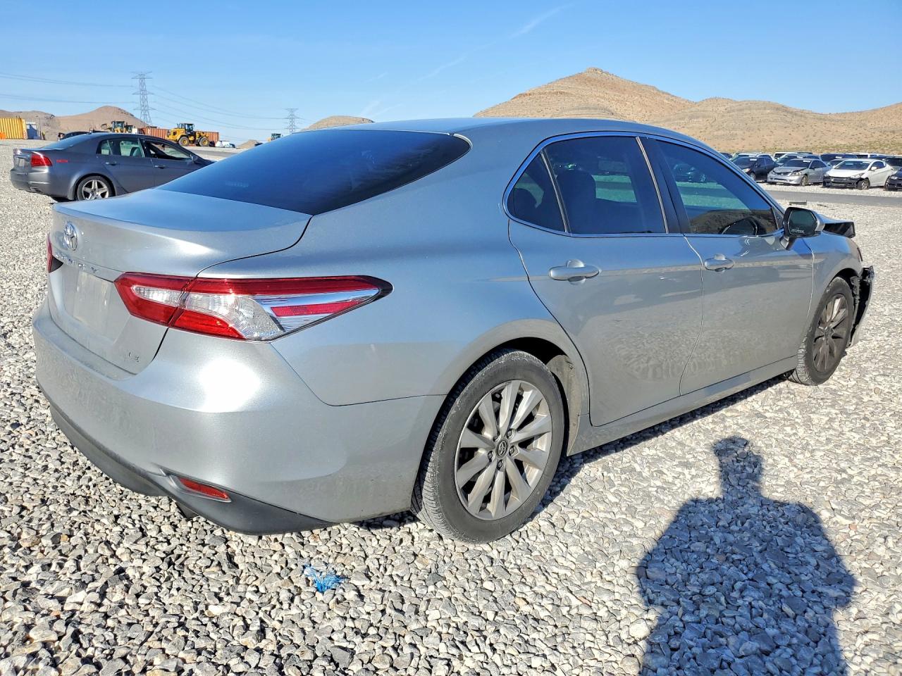 2018 TOYOTA CAMRY LE photo 5