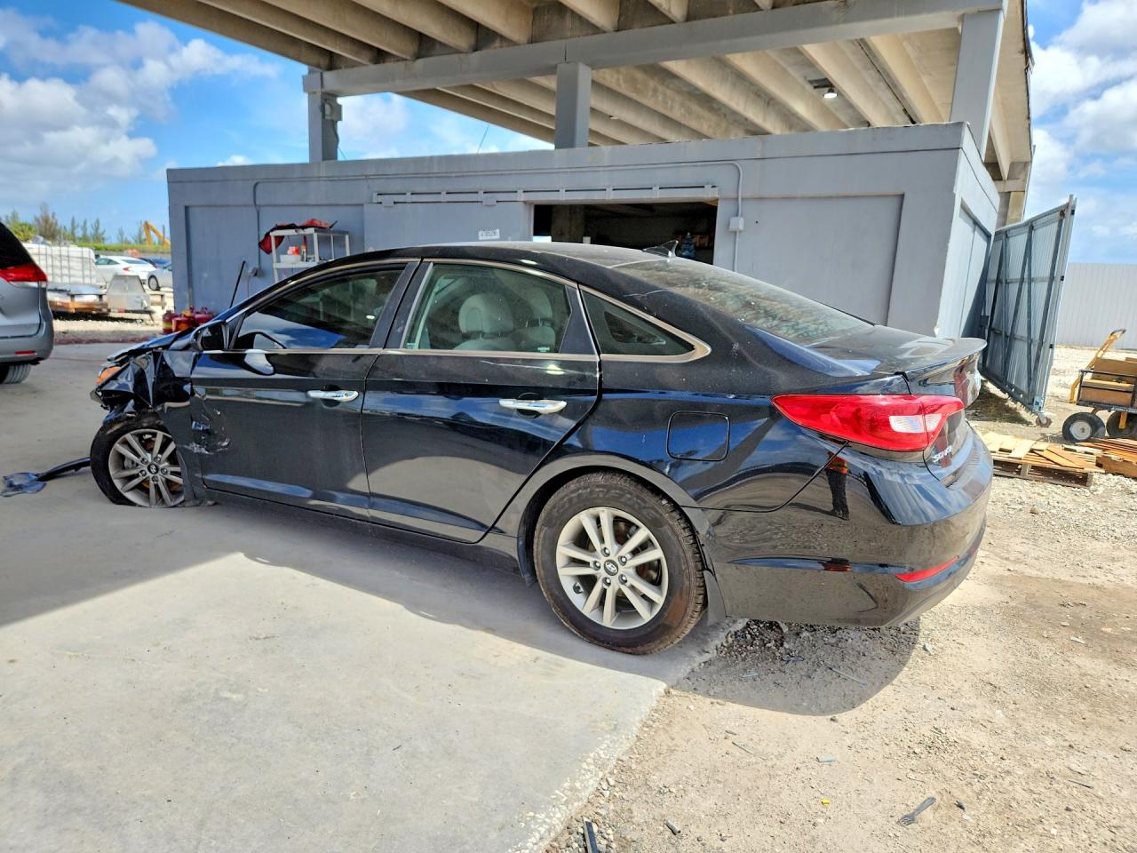 2017 HYUNDAI SONATA SE photo 4