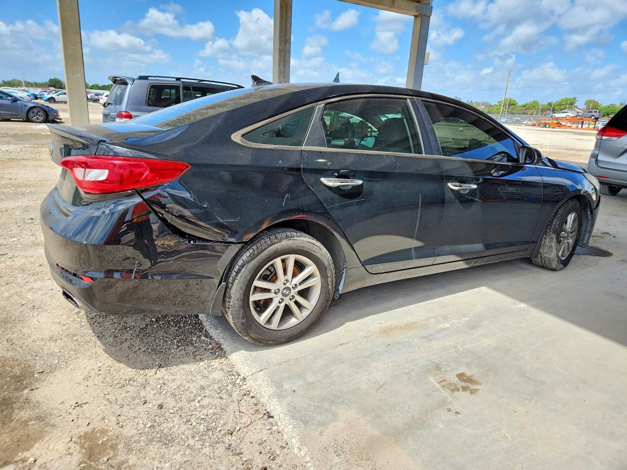 2017 HYUNDAI SONATA SE photo 7