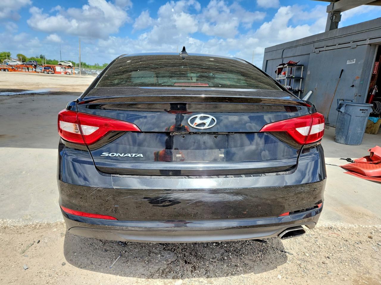 2017 HYUNDAI SONATA SE photo 16