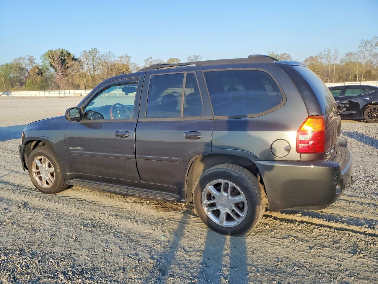 2006 GMC ENVOY DENALI photo 3