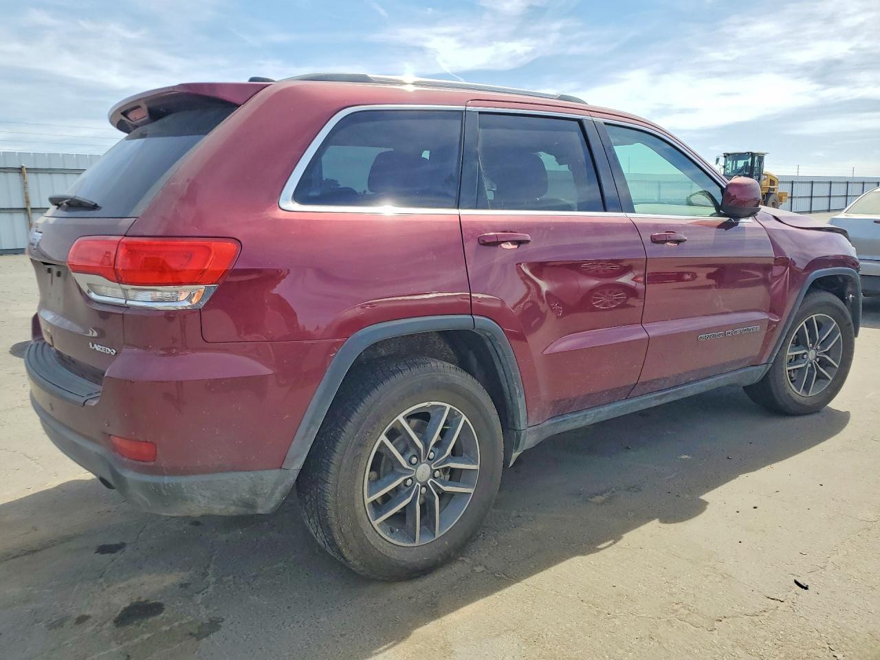 2018 JEEP GRAND CHEROKEE LAREDO photo 3