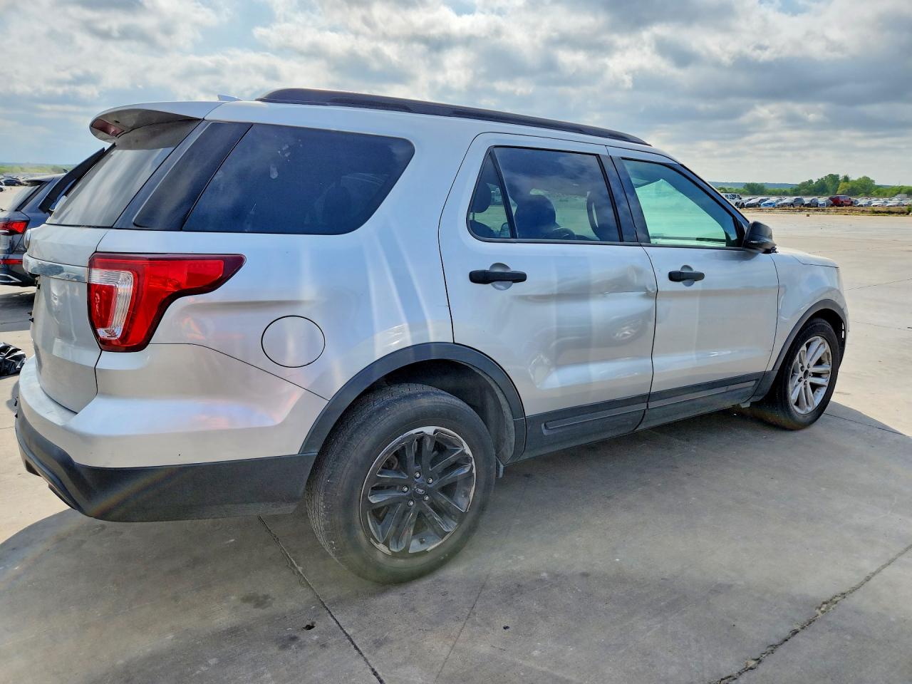 2017 FORD EXPLORER photo 5