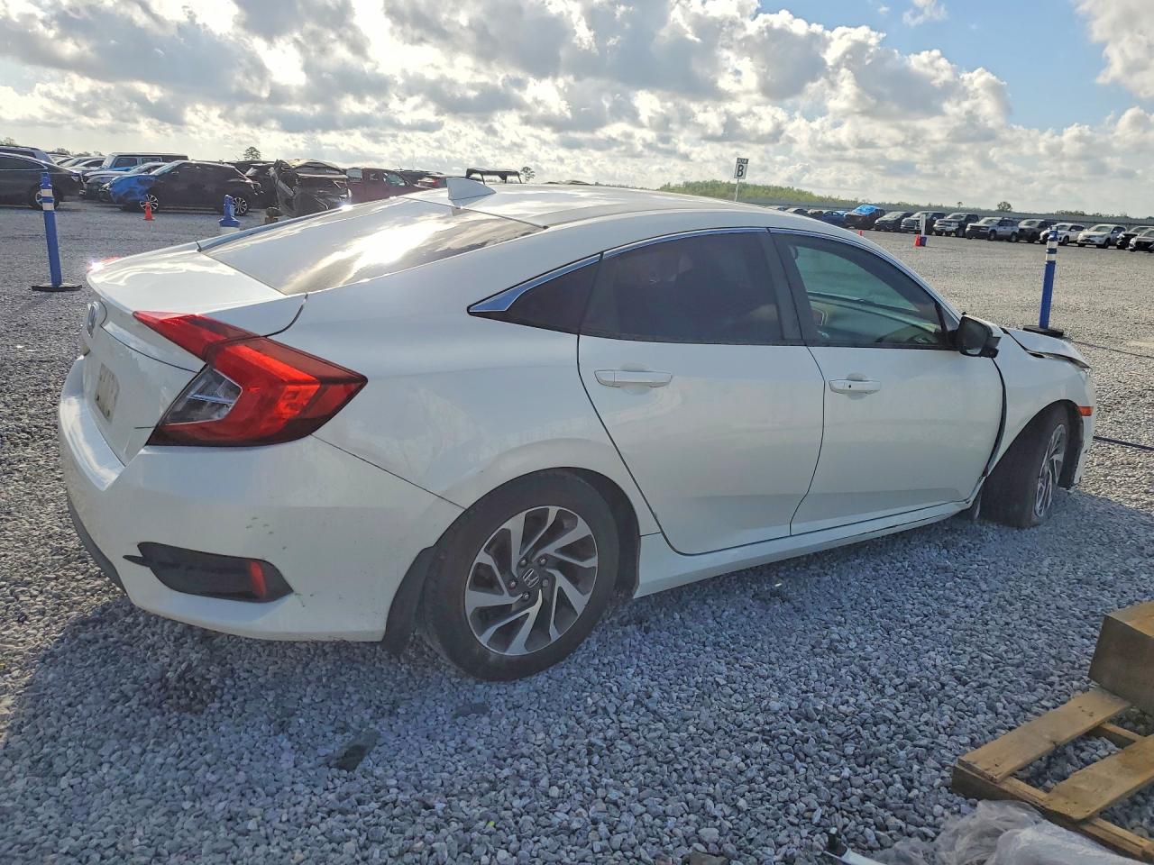 2017 HONDA CIVIC EX photo 7