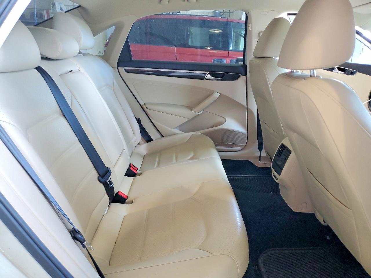 2019 VOLKSWAGEN PASSAT SE R-LINE photo 10
