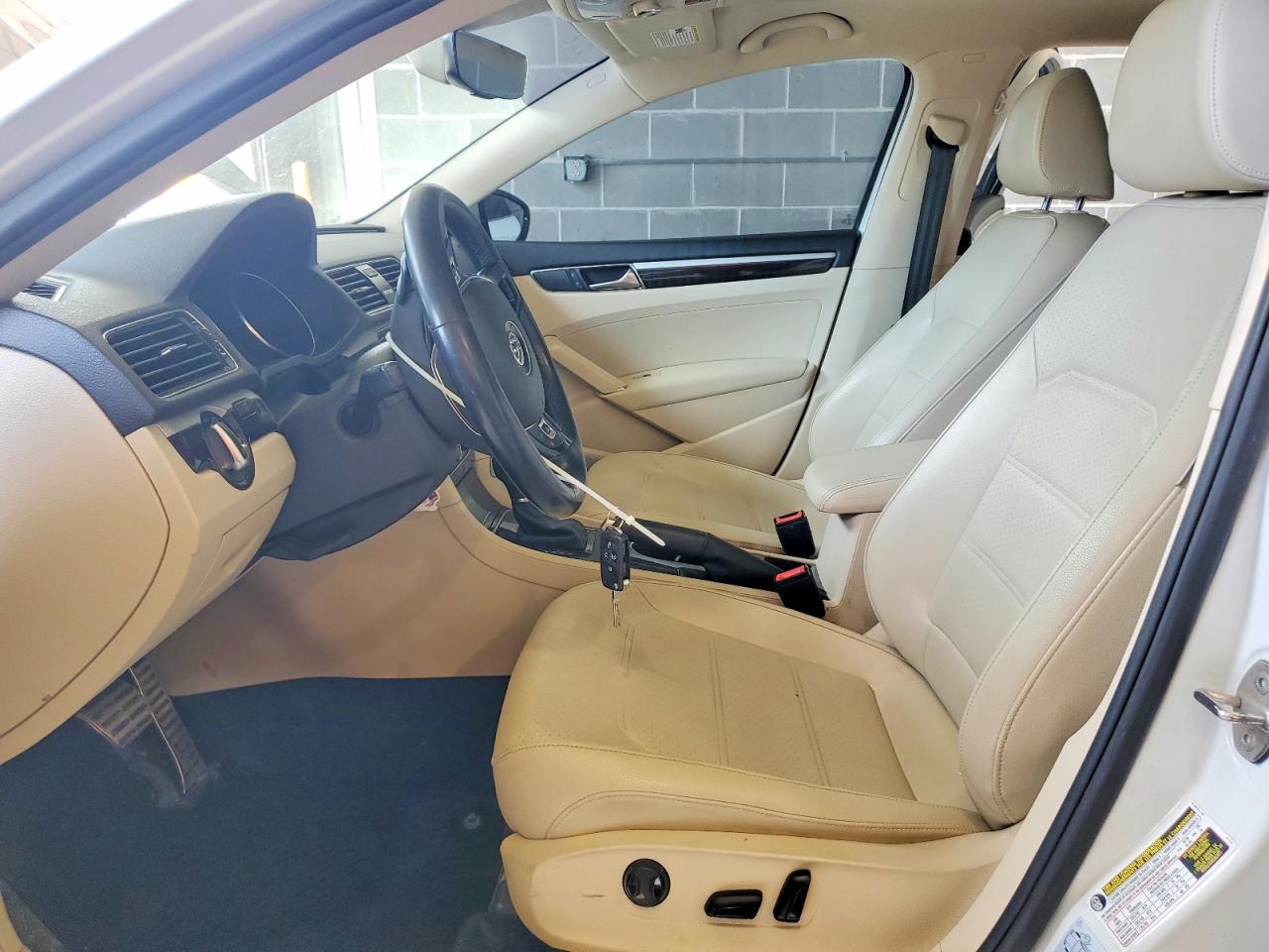 2019 VOLKSWAGEN PASSAT SE R-LINE photo 7