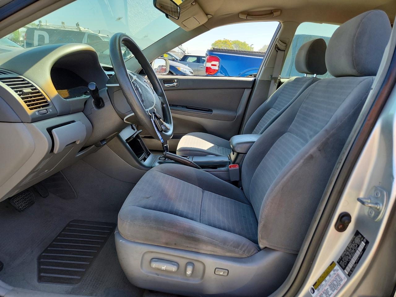 2005 TOYOTA CAMRY LE photo 13