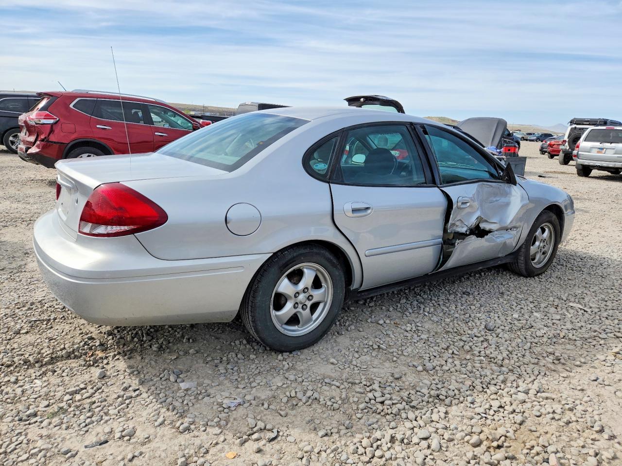 2004 FORD TAURUS SE photo 5