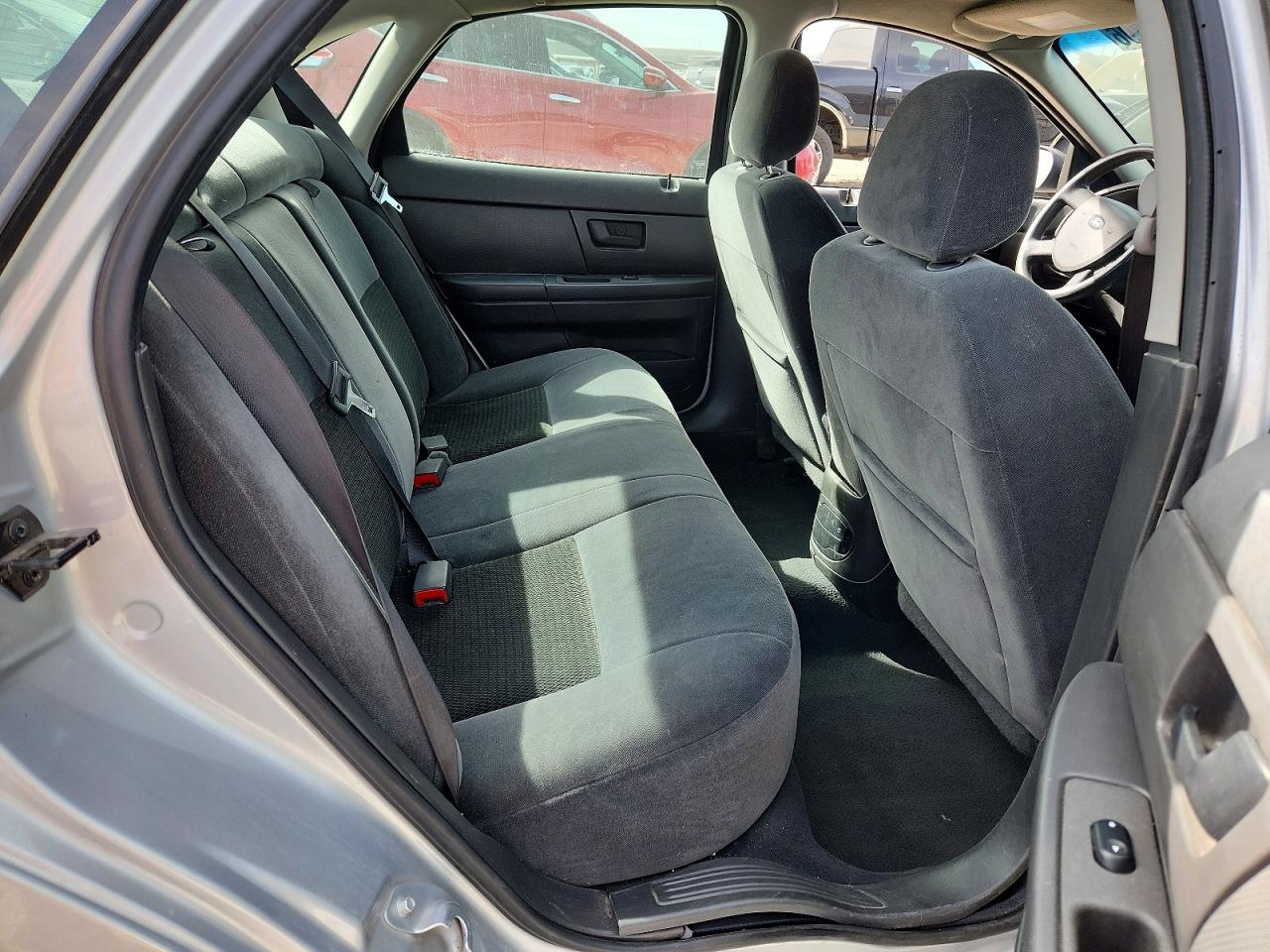2004 FORD TAURUS SE photo 19