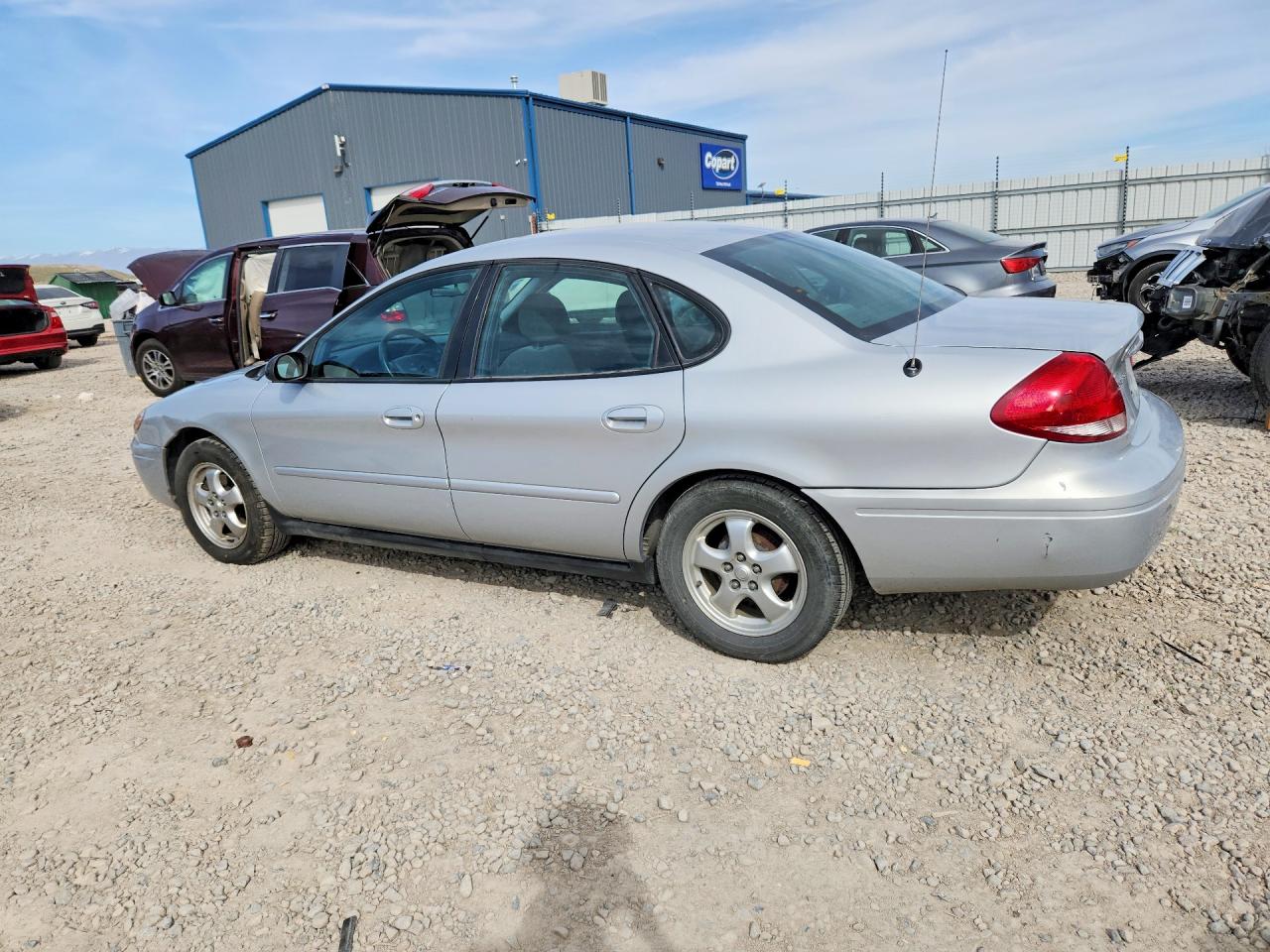 2004 FORD TAURUS SE photo 3