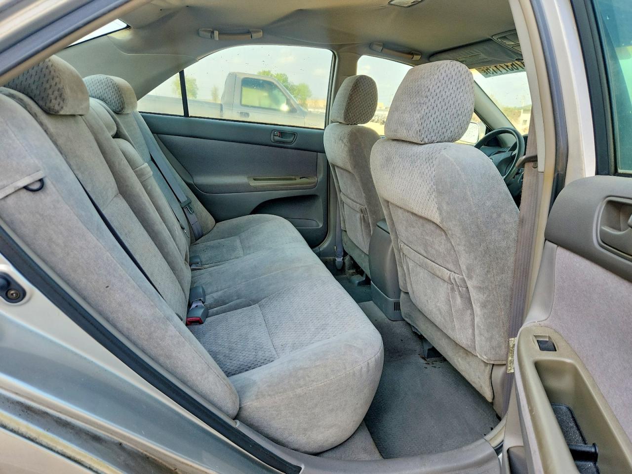 2004 TOYOTA CAMRY LE photo 10