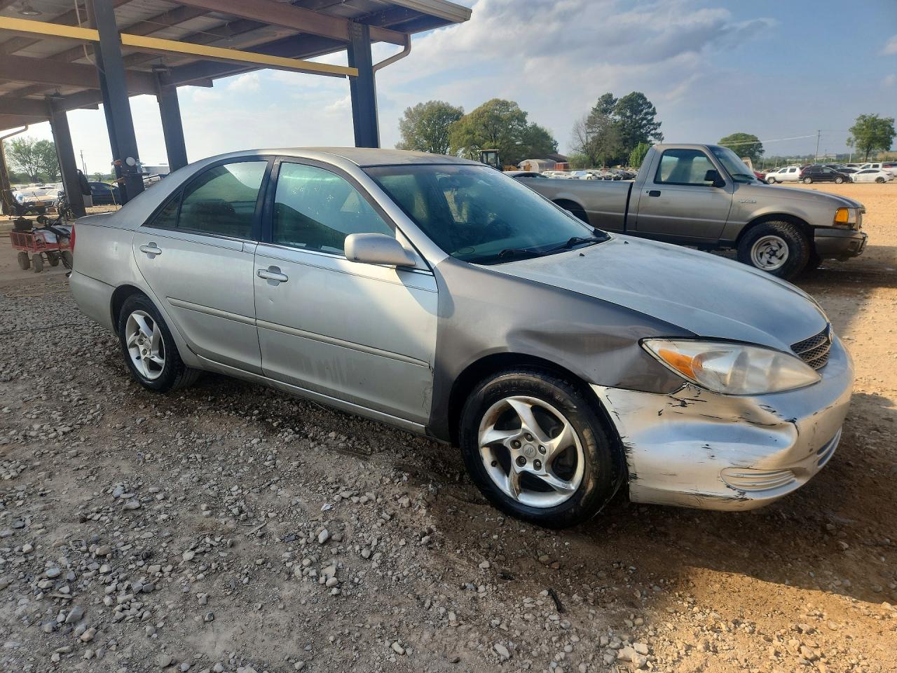 2004 TOYOTA CAMRY LE photo 4