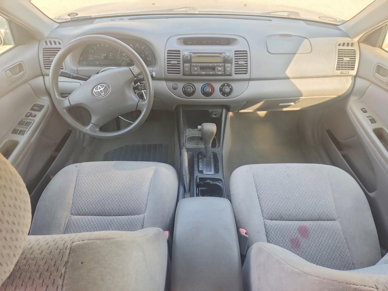 2004 TOYOTA CAMRY LE photo 8