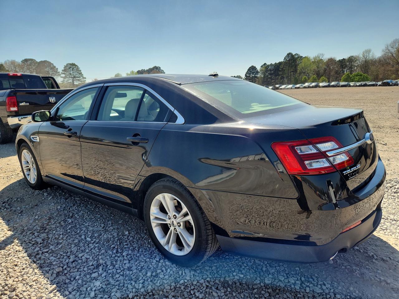 2015 FORD TAURUS SEL photo 3