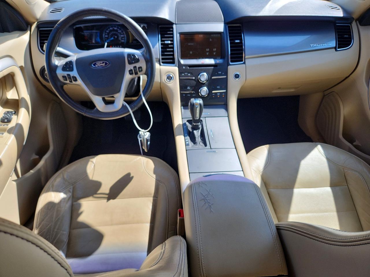 2015 FORD TAURUS SEL photo 15