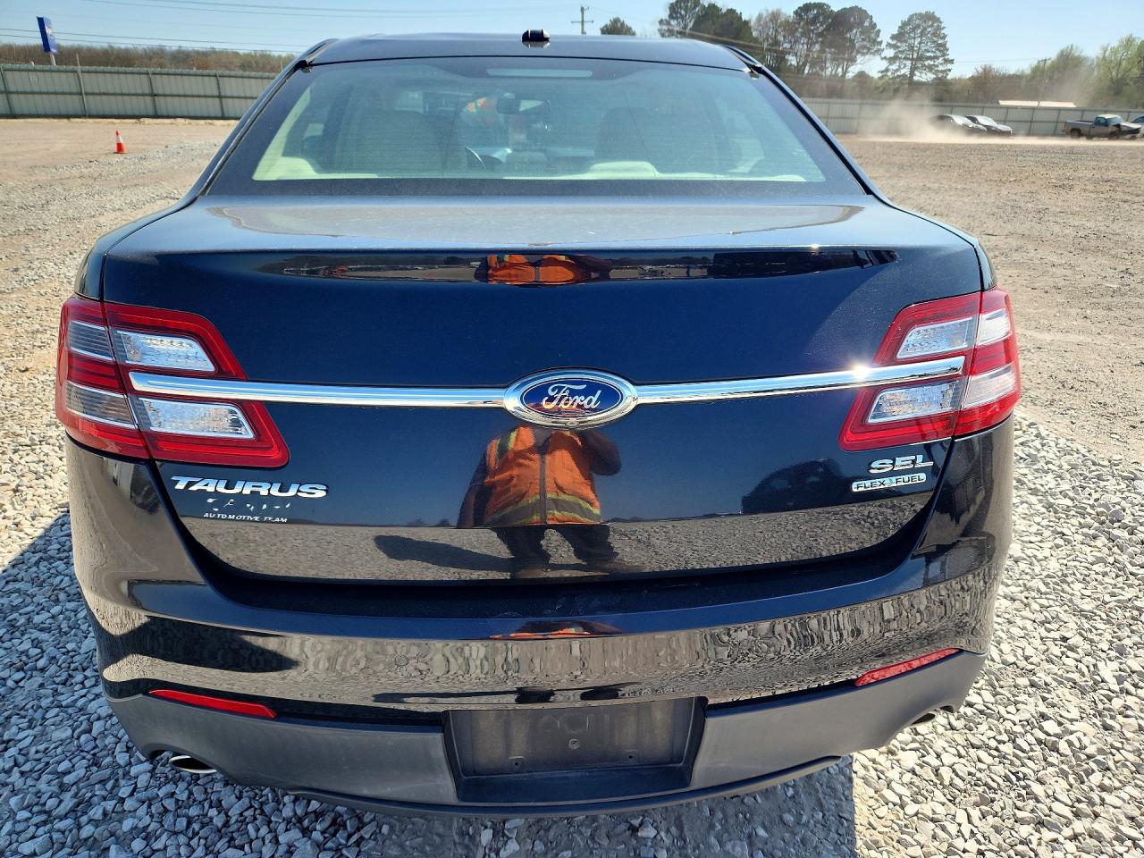 2015 FORD TAURUS SEL photo 11