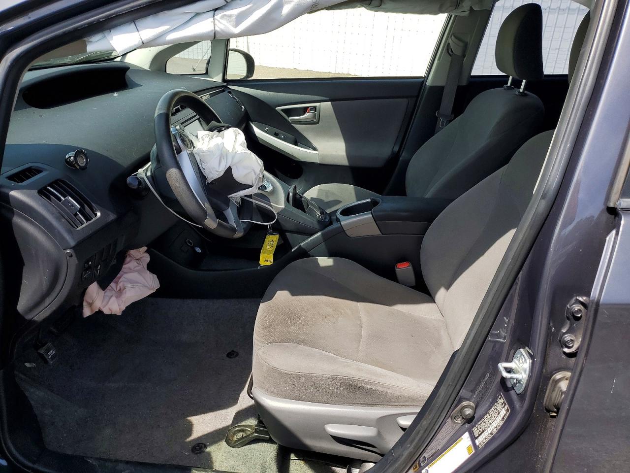 2015 TOYOTA PRIUS TWO photo 13