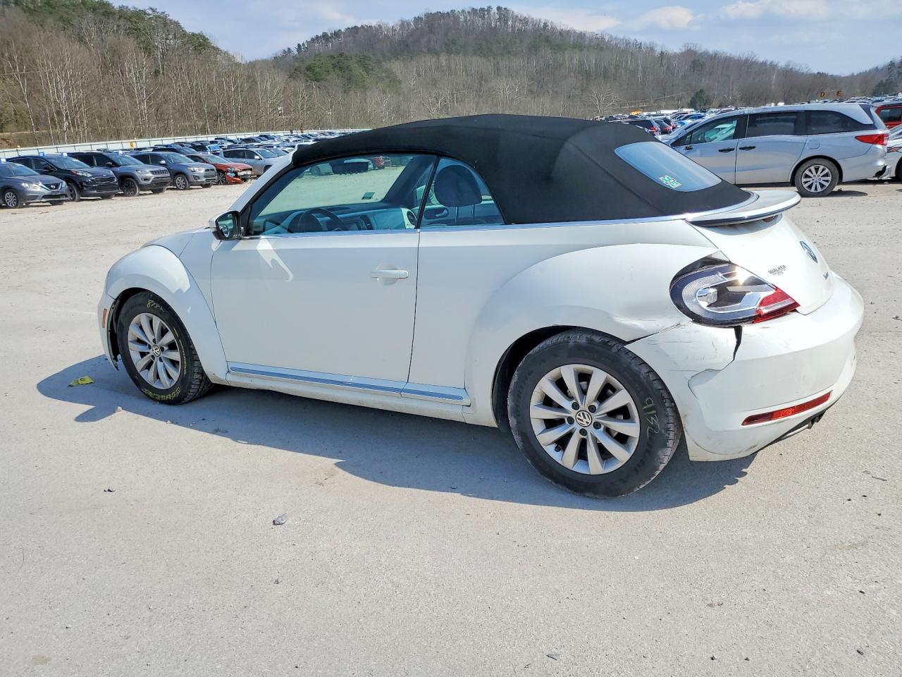 2017 VOLKSWAGEN BEETLE S photo 2