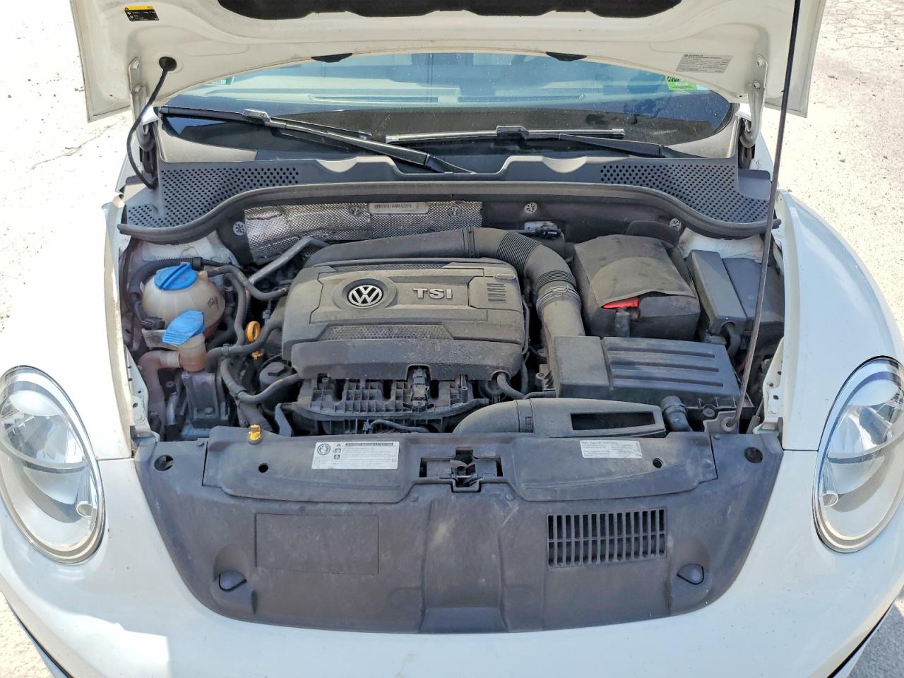 2017 VOLKSWAGEN BEETLE S photo 11
