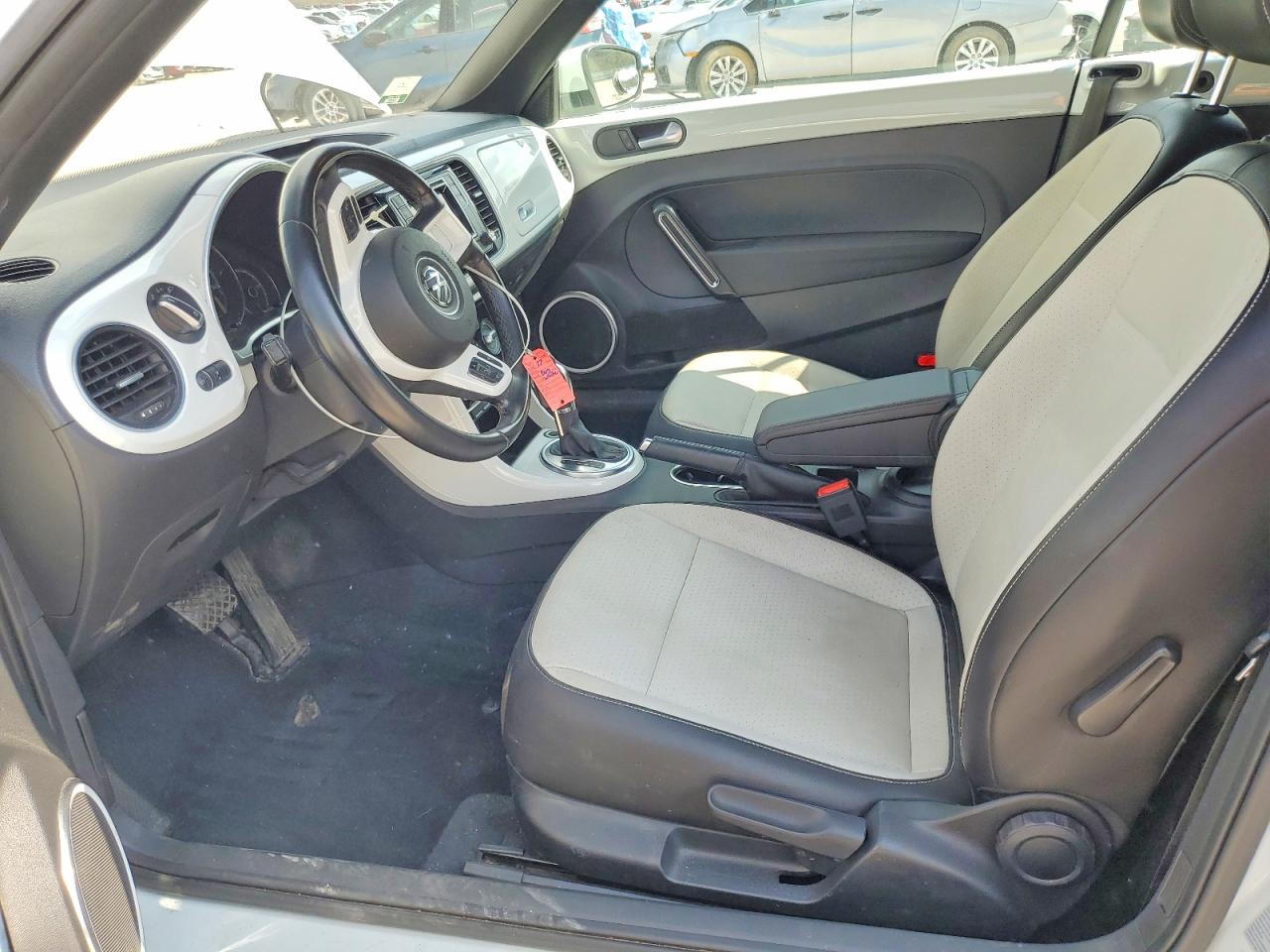 2017 VOLKSWAGEN BEETLE S photo 7
