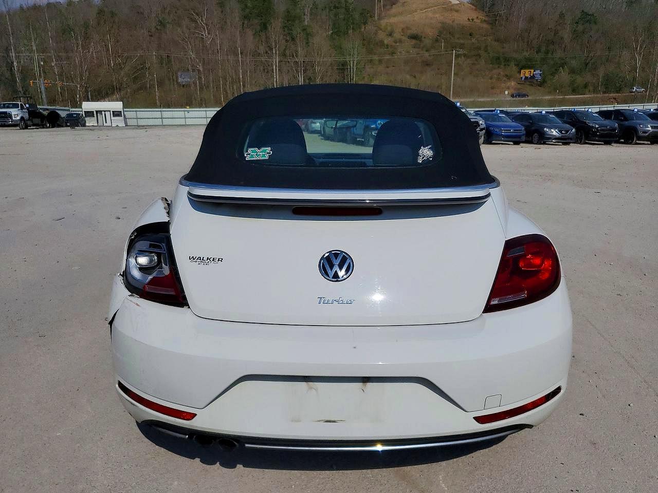 2017 VOLKSWAGEN BEETLE S photo 6