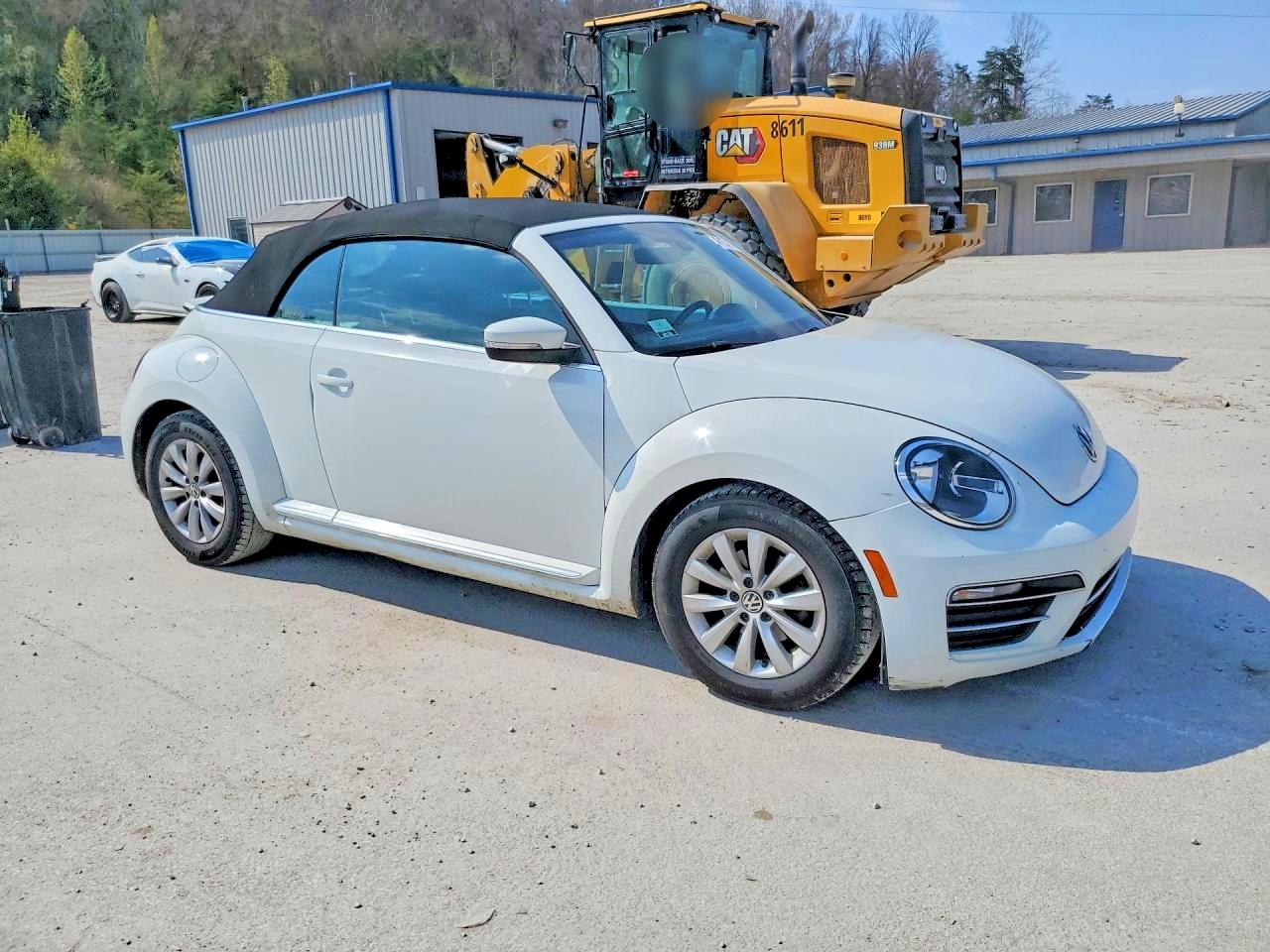 2017 VOLKSWAGEN BEETLE S photo 4
