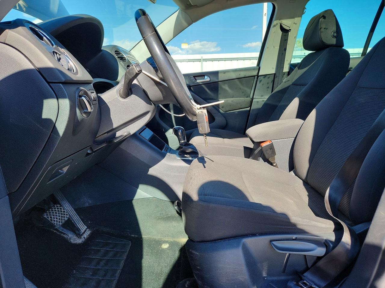 2013 VOLKSWAGEN TIGUAN S photo 19