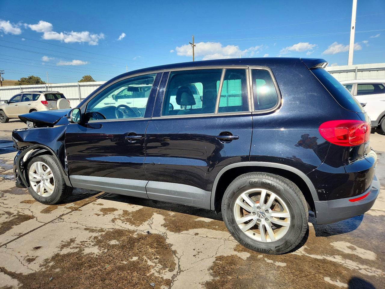 2013 VOLKSWAGEN TIGUAN S photo 4