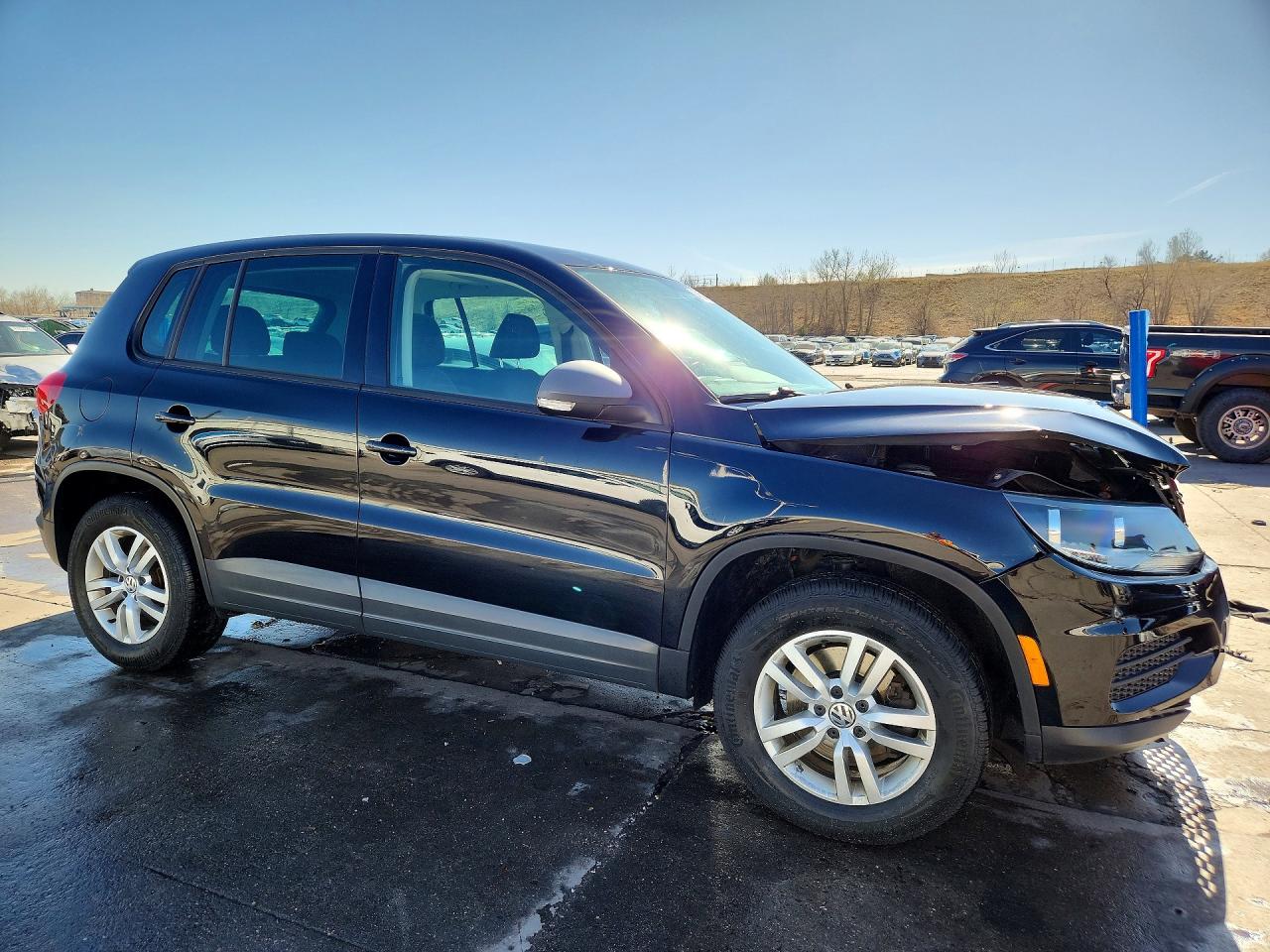 2013 VOLKSWAGEN TIGUAN S photo 10