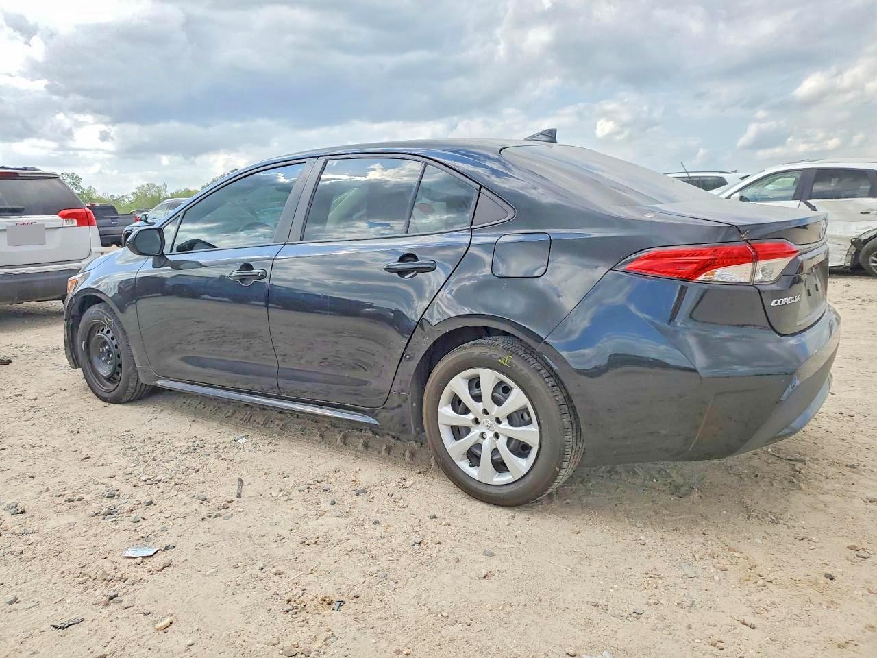 2022 TOYOTA COROLLA LE photo 3