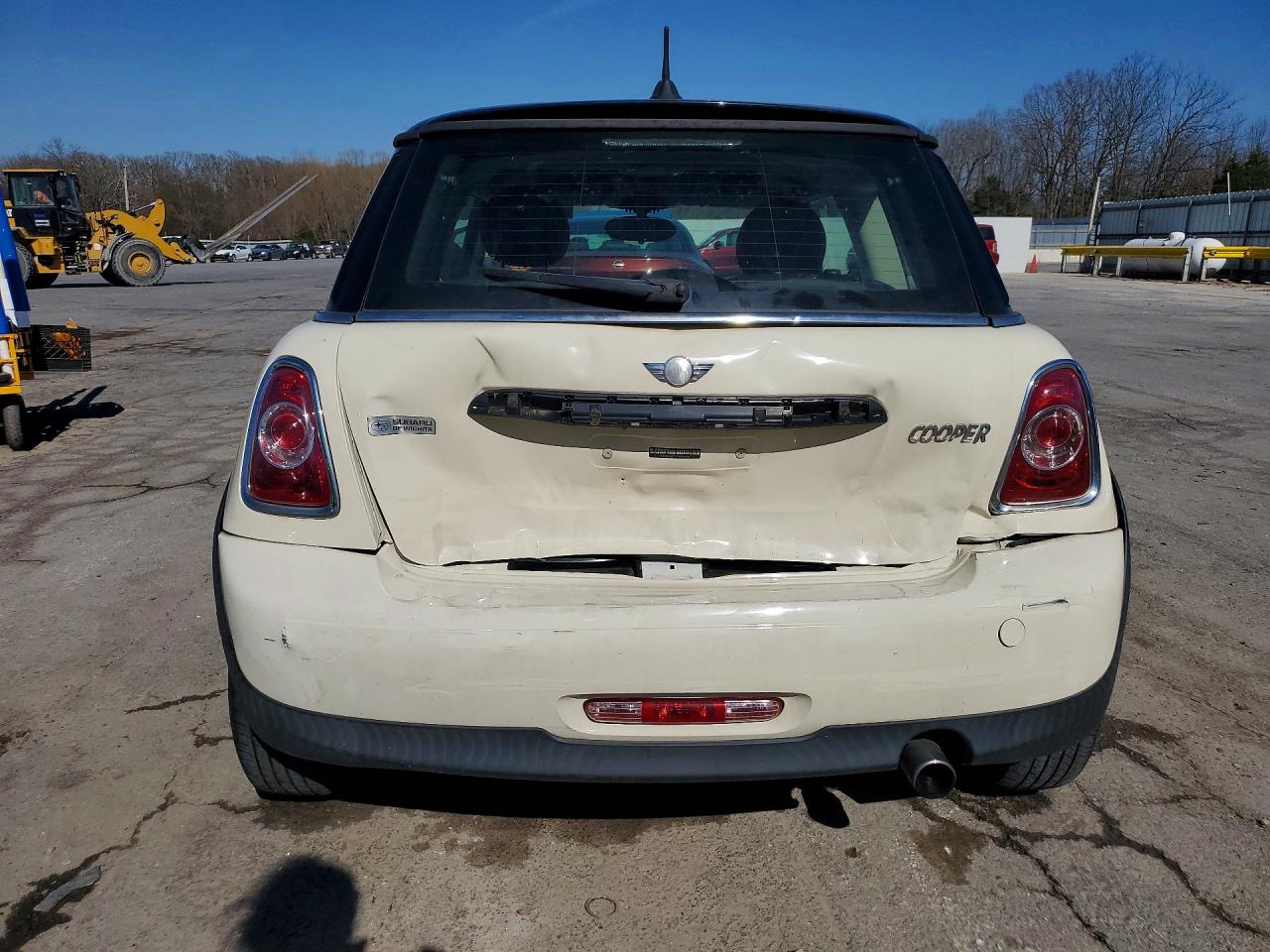 2011 MINI COOPER photo 6