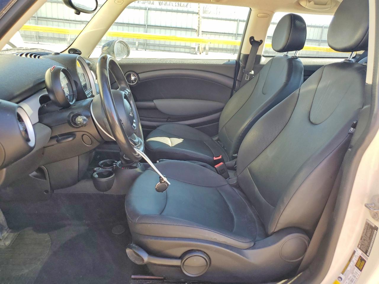 2011 MINI COOPER photo 7