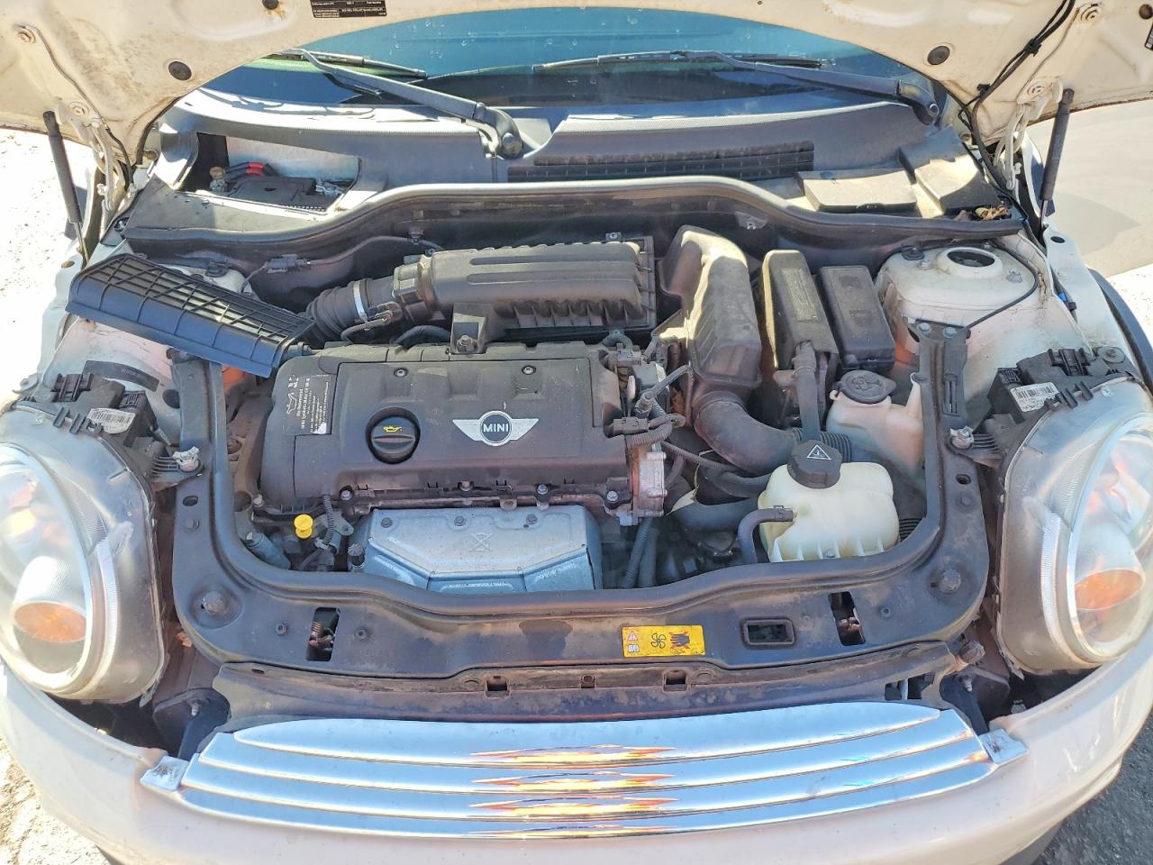 2011 MINI COOPER photo 12